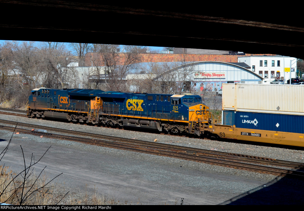 CSX 825